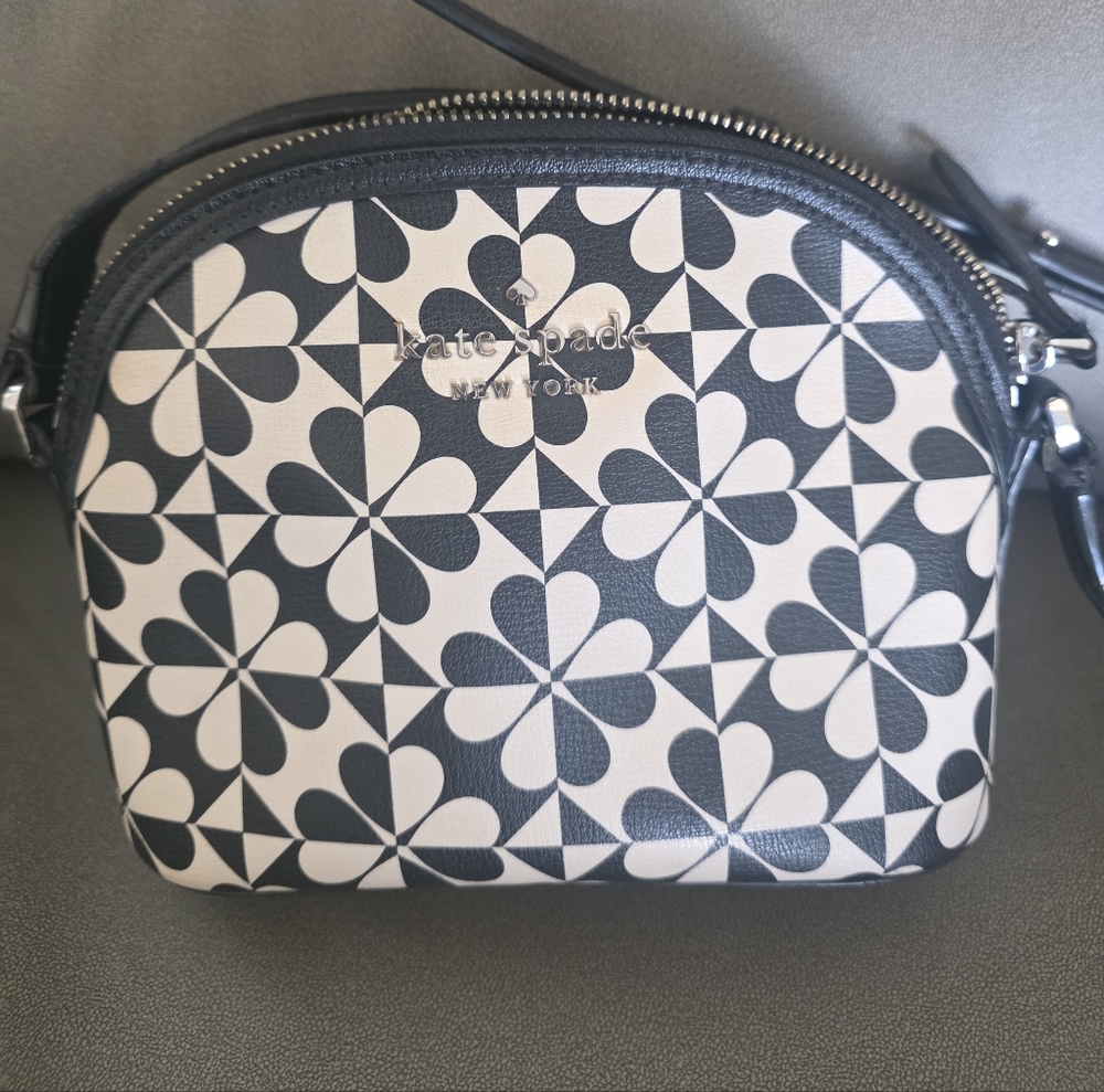 KATE SPADE HOLLIE SPADE CLOVER DOME CROSSBODY IN BLACK AND WHITE